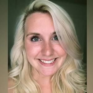 Meet your Posher, Caroline